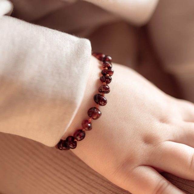 Barnsteen armband cognac