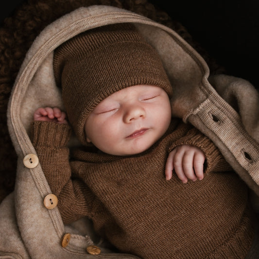 baby newborn muts wol merinowol bruin mocha hvid