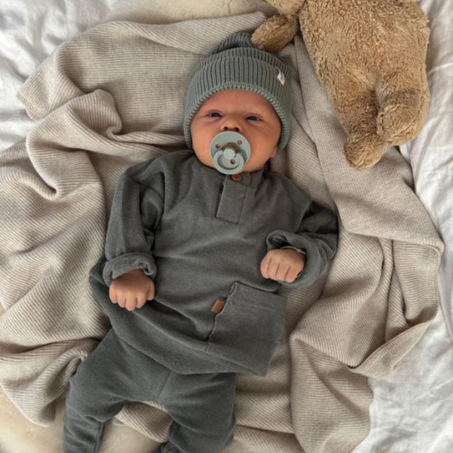Guapoo beanie thyme bij een baby