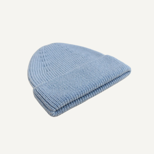 Hvid beanie fonzie kids light blue liggend