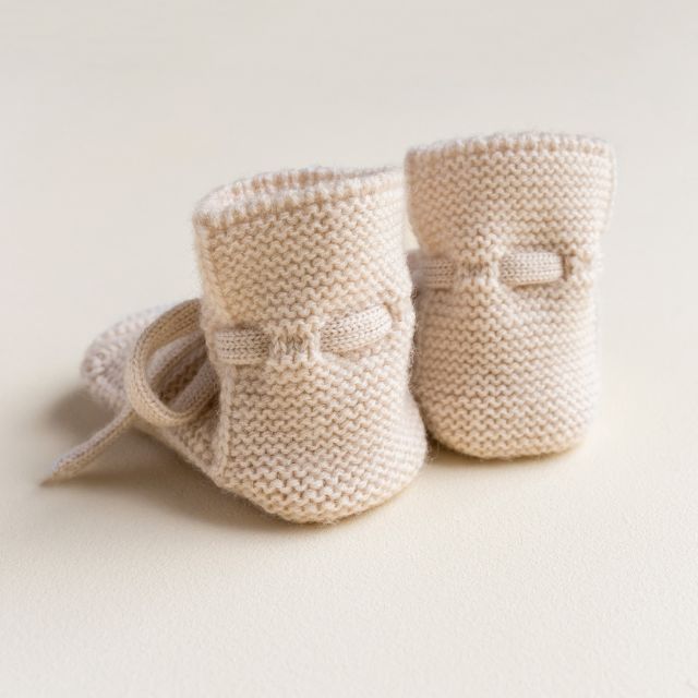 Hvid slofjes van merino wol cream achterkant