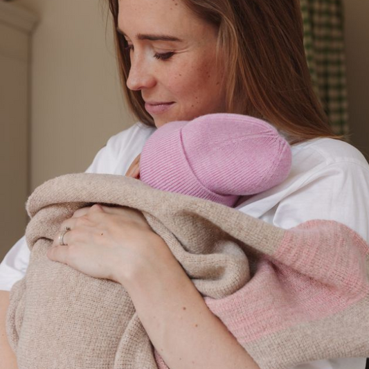 beanie muts baby newborn roze cotton candy wol