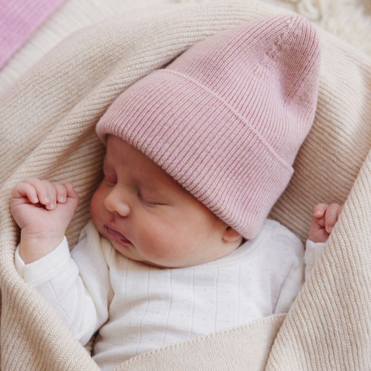 muts newborn baby hvid merinowol roze
