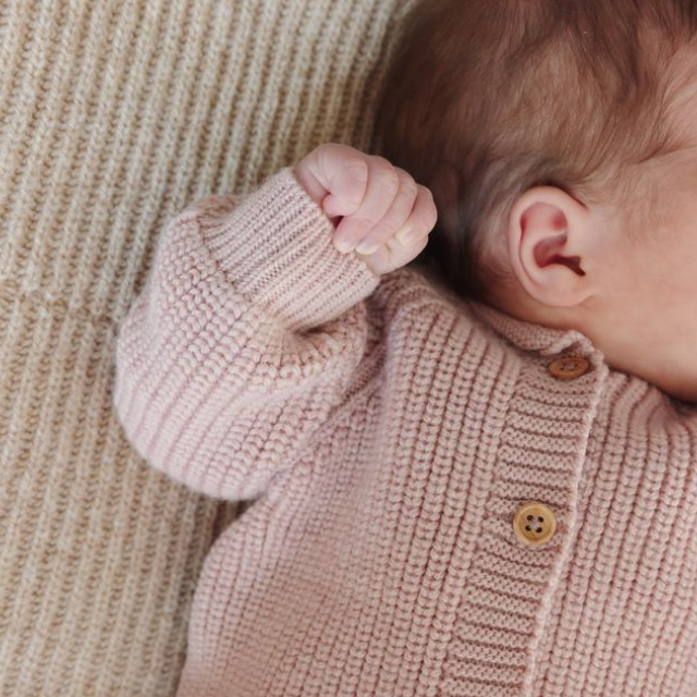 baby newborn merinowol hvid vest cardigan powder