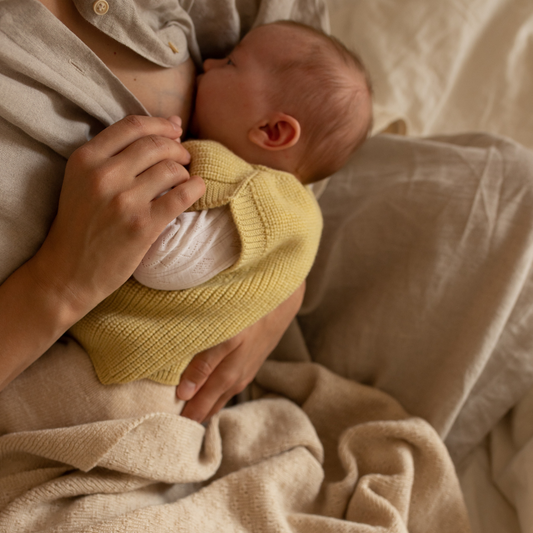 harvey vest spencer geel wol hvid baby