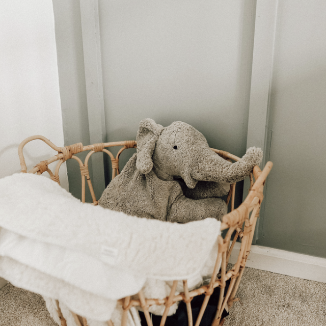 Senger warmte knuffel olifant groot grijs kinderkamer