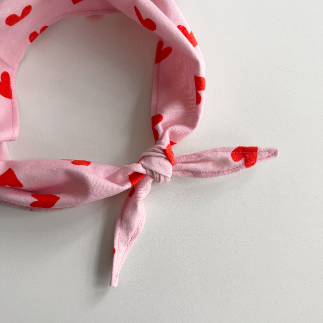Lichtroze hartjes sjaal voor baby en kids