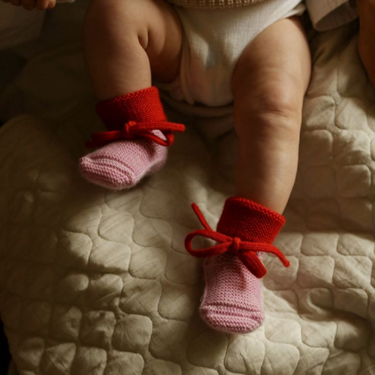 newborn slofjes rood merinowol roze hvid