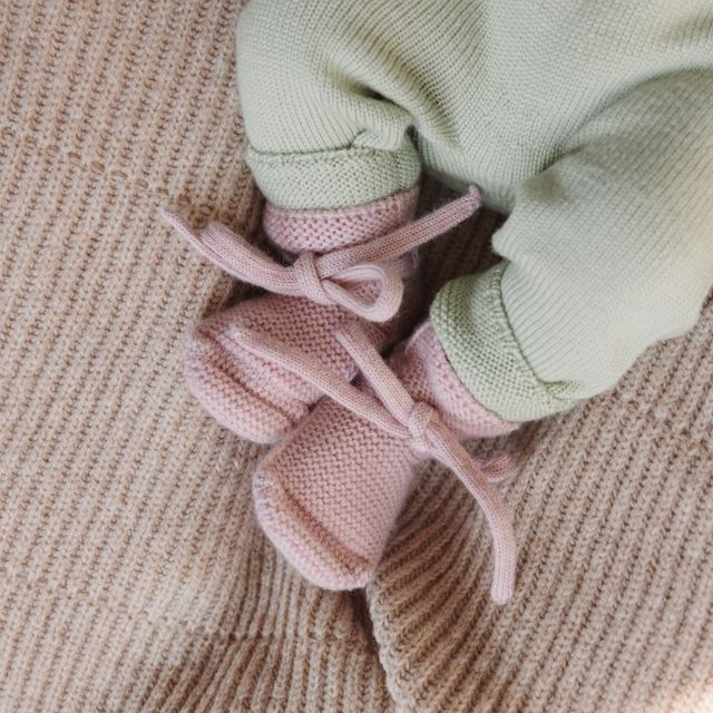 babyslofjes slofjes wol merinowol licht roze powder