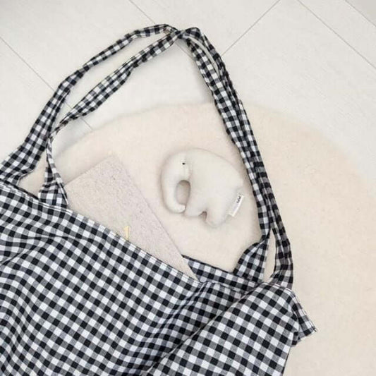 Zwart wit geruite mombag sfeer foto