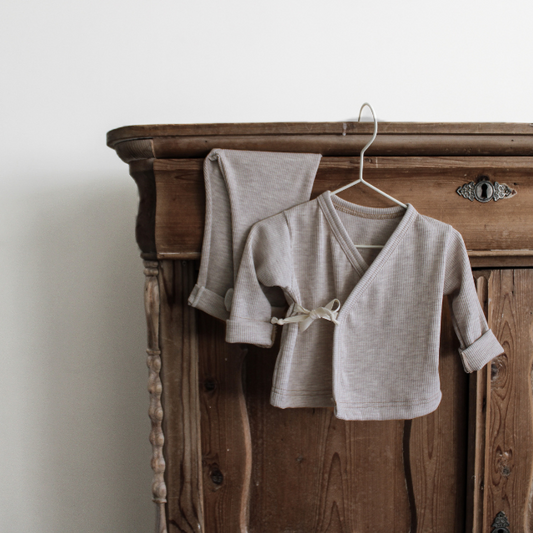 Two thirteen newborn set rib beige