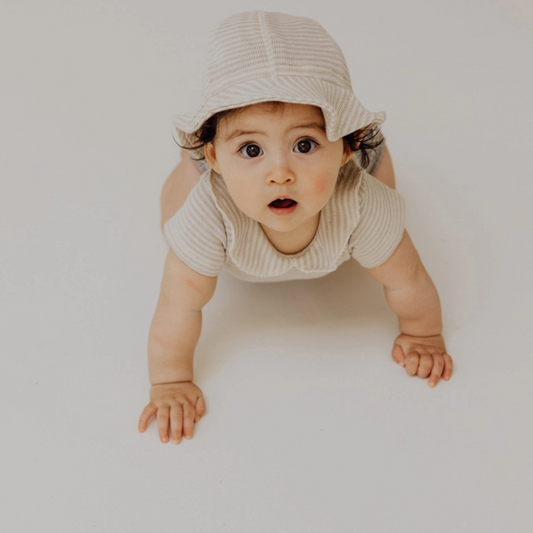 Finch & Fable zonnehoed baby gestreept stone