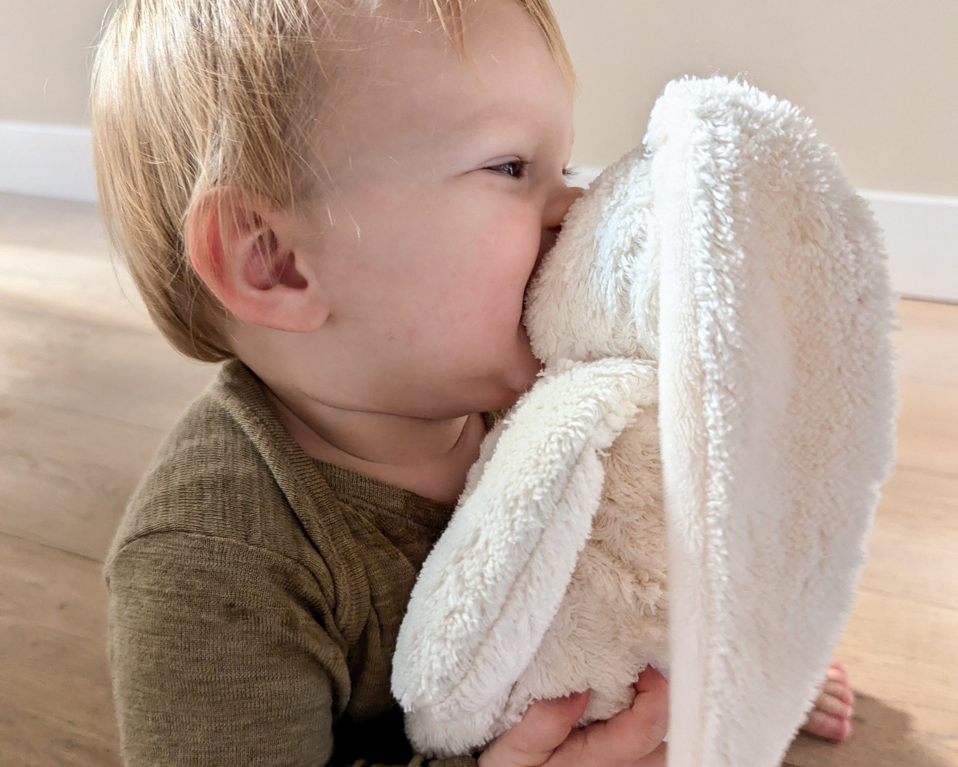 Moonie 2.0 knuffel konijn kleur polar met LED licht en slaapgeluiden – biologisch katoen