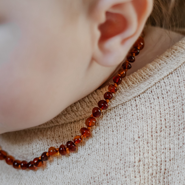 Barnsteen ketting cognac 32 cm baby