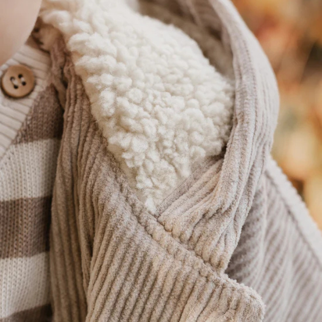 Guapoo corduroy winterjas taupe ingezoomd