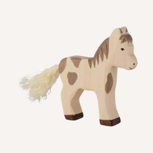 Holztiger veulen staand