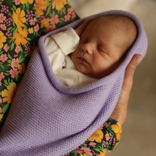 Hvid cocoon lilac baby