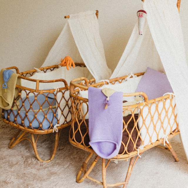 Hvid cocoon lilac in bedje