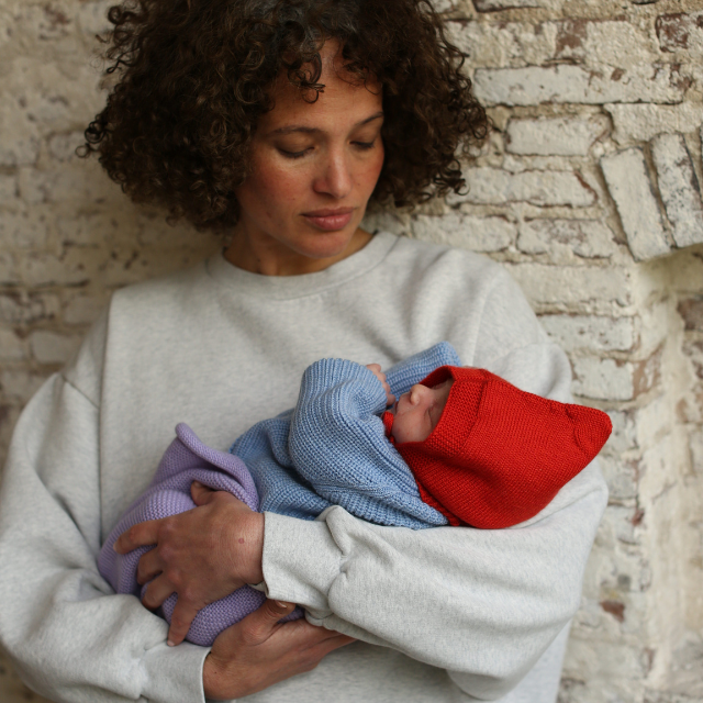 Hvid vest inga light blue baby met moeder