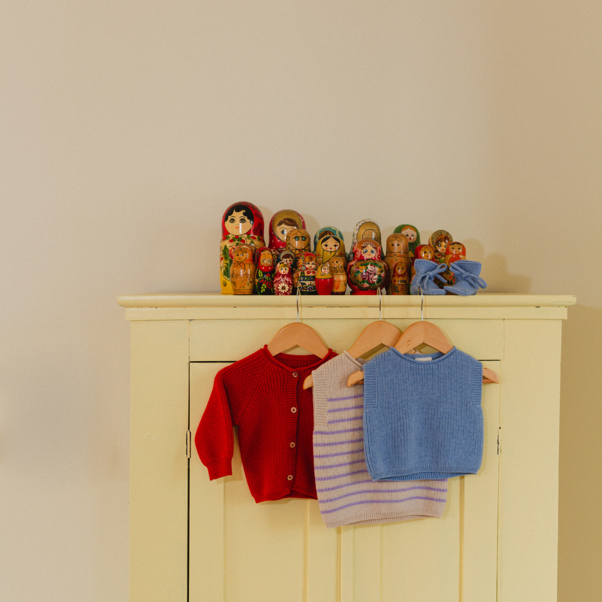 Hvid vest inga red baby kamer