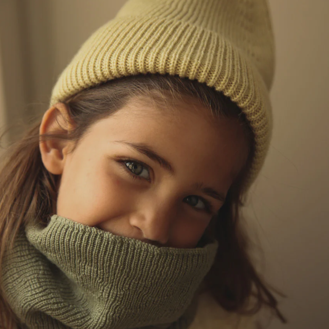Hvid beanie fonzie kids geel