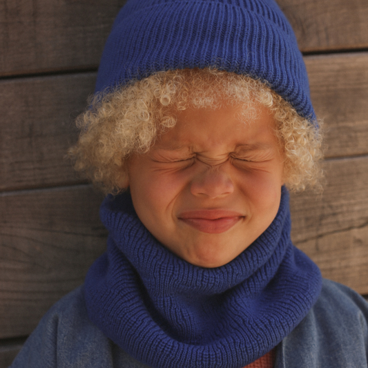 Hvid sjaal gigi cobalt blue