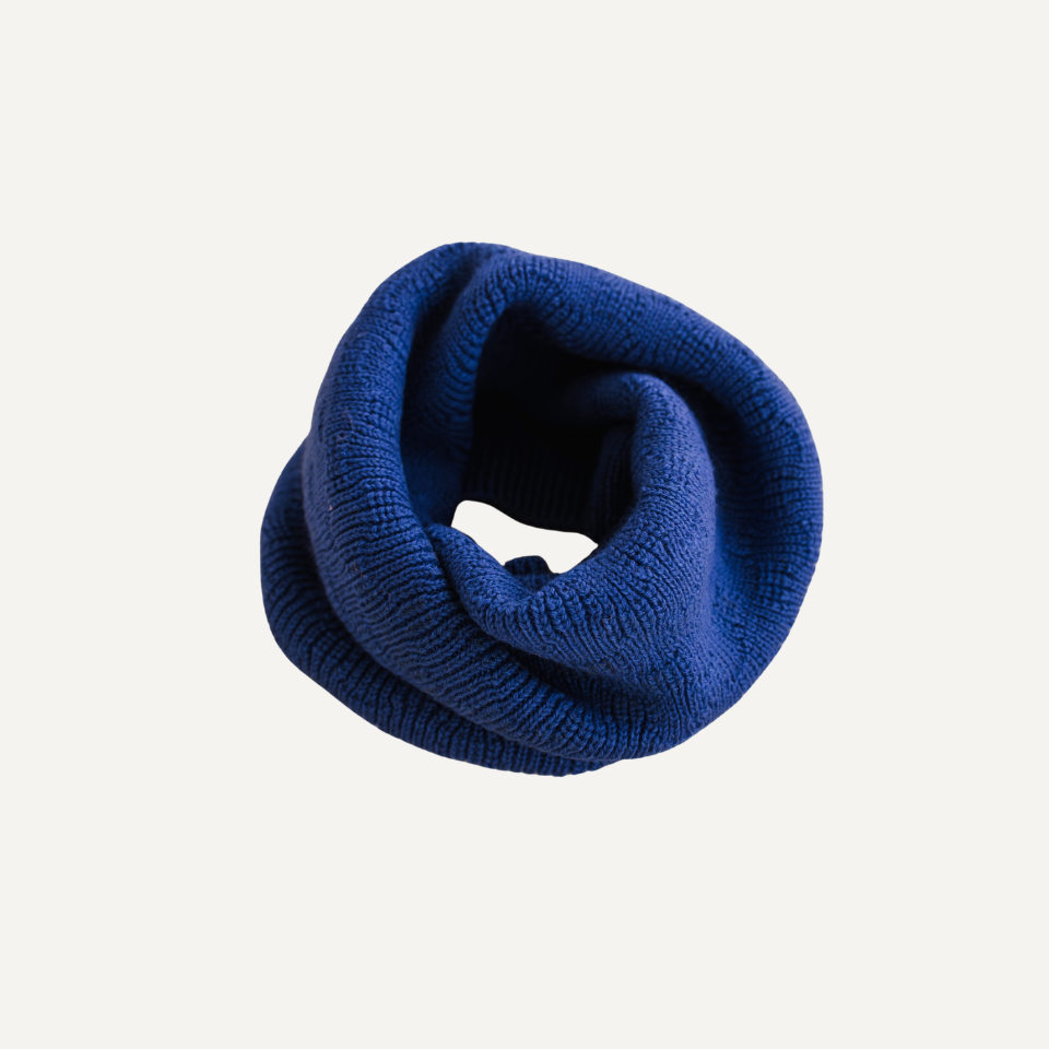 Hvid sjaal gigi cobalt blue