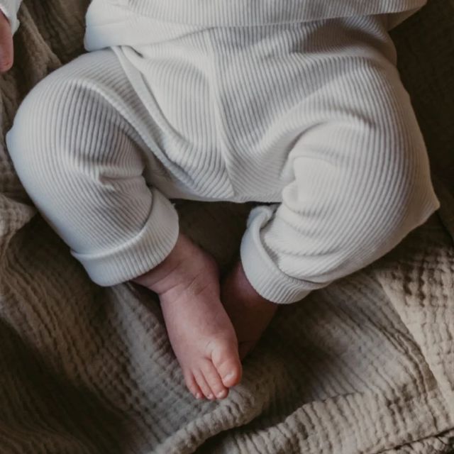 Two thirteen rib legging wit baby