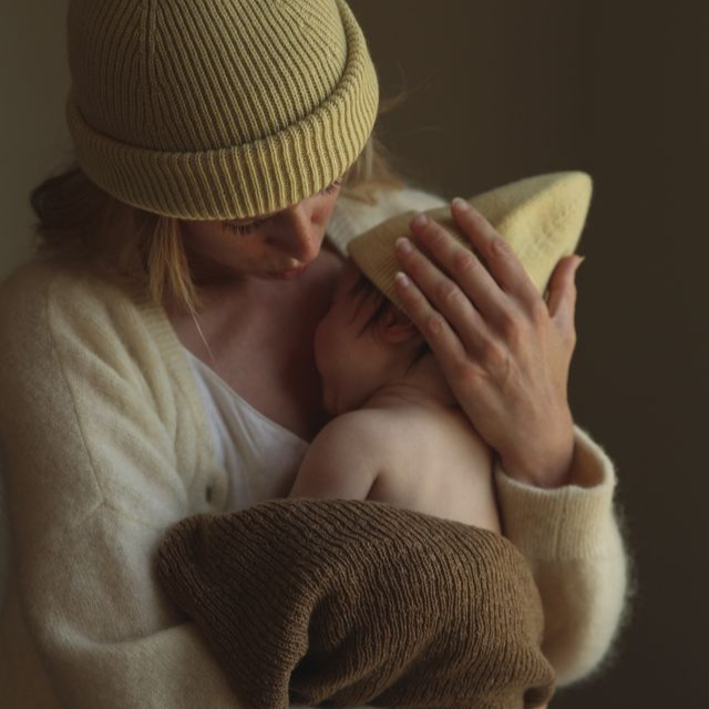 beanie fonzie light yellow hvid merinowol wol newborn baby