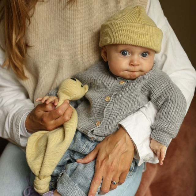 baby newborn hvid beanie fonzie light yellow teddy tokki cardigan grey melange