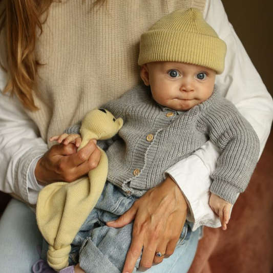 baby newborn hvid beanie fonzie light yellow teddy tokki cardigan grey melange
