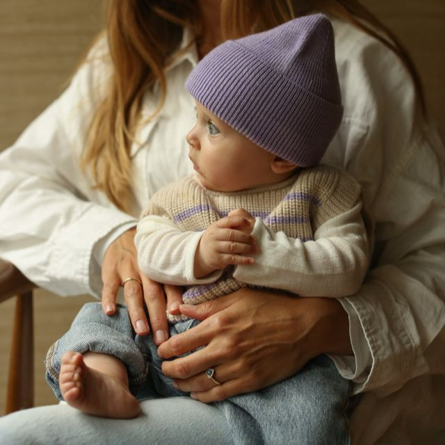 newborn harvey vest lila muts beanie fonzie hvid