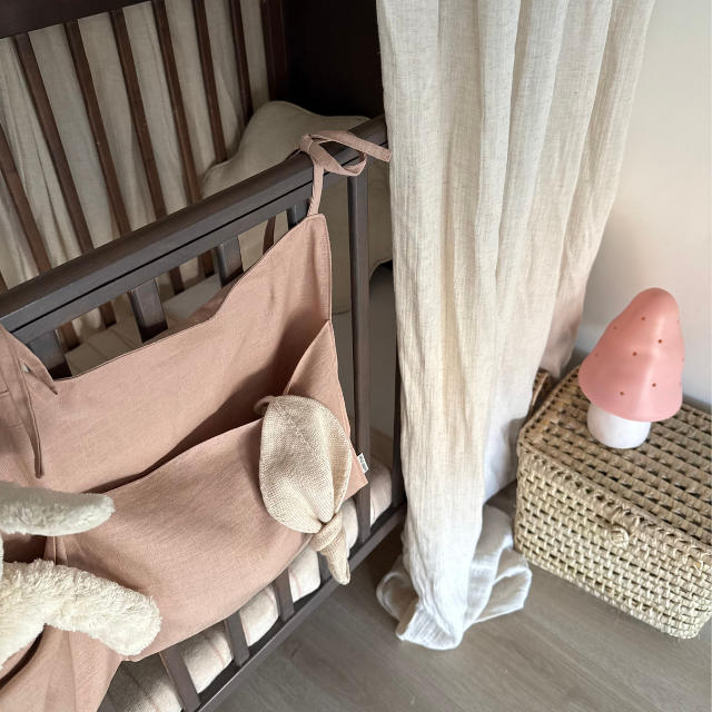 oud roze linnen bed organizer box