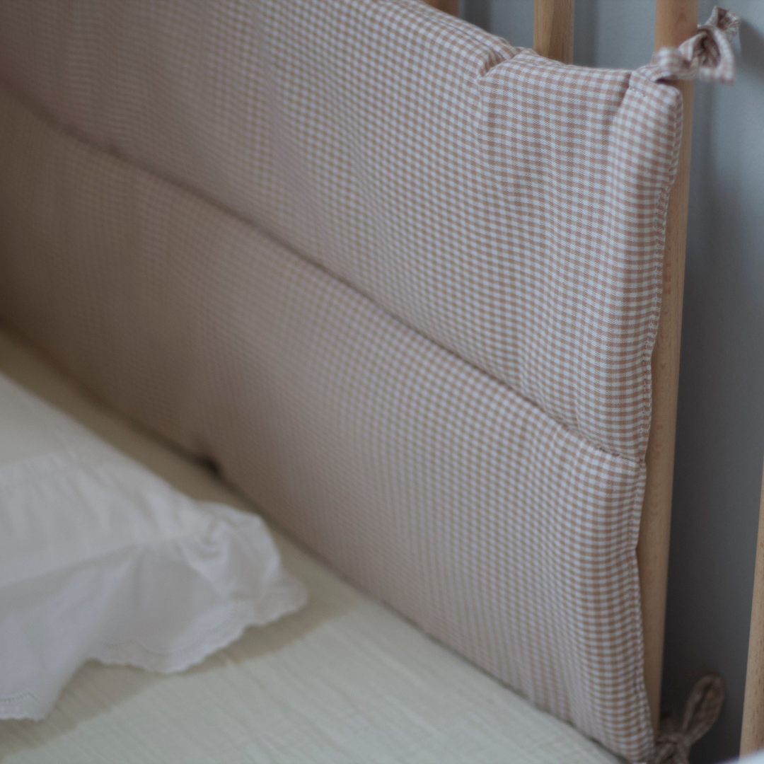 bedbumper wieg geruit beige lubilu babykamer