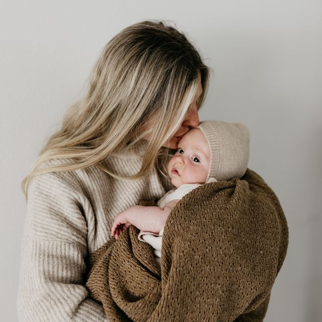 merinowol muts sand hvid met touwtjes baby newborn