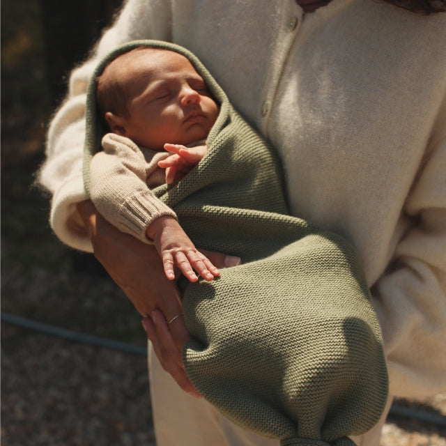 baby newborn cocoon groen artichoke