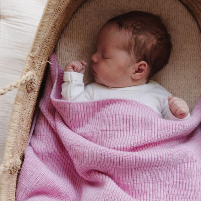 babydeken ivy merinowol deken hvid cotton candy roze