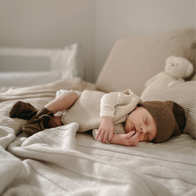 baby newborn spencer hvid merinowol cream beige mocha