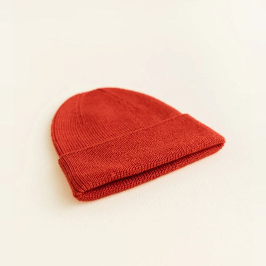 Hvid beanie fonzie newborn rood
