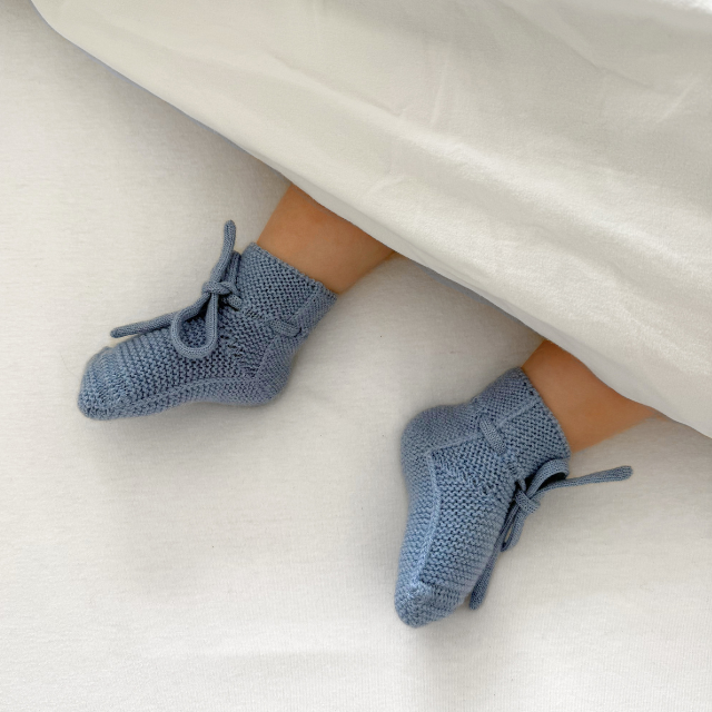 wollen slofjes hvid lichtblauw merinowol baby newborn
