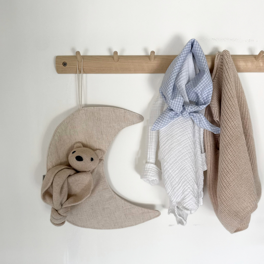 hang maantje babykamer linnen accessoires