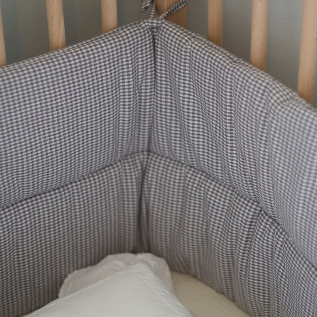 bedbumper geruit grijs mini check lubilu wieg babykamer