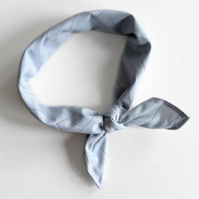 sjaaltje lichtblauw met grijze streep baby