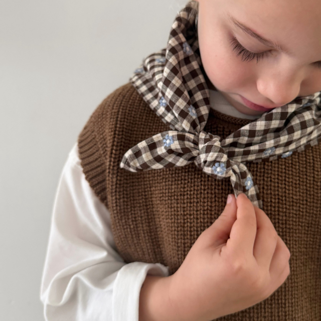 sjaaltje bruin met geborduurde bloemen kids baby