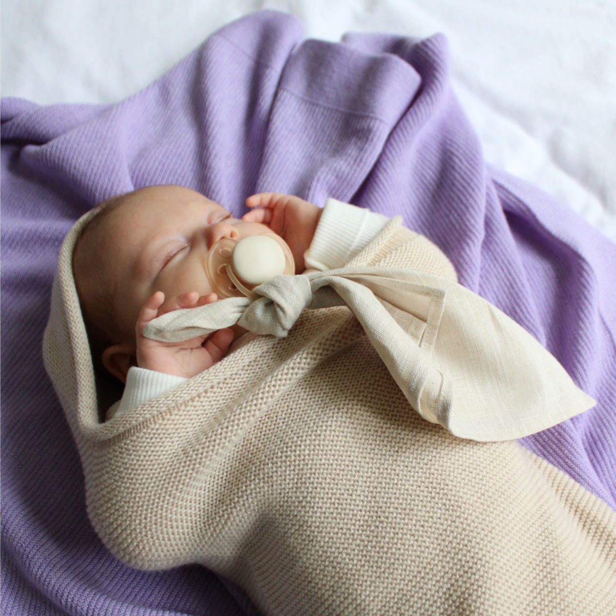 speendoek beige linnen bijtring baby