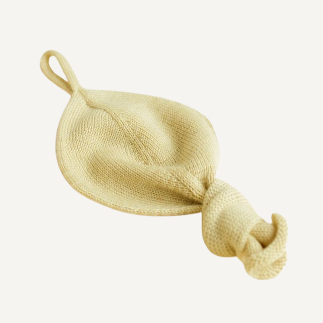 titi speendoek merinowol licht geel baby newborn kraamcadeau